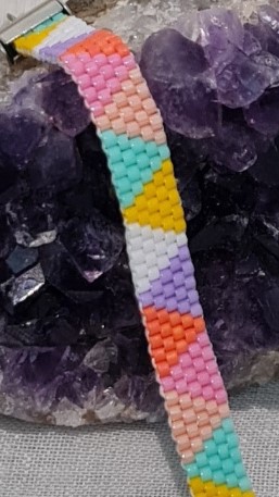 Pastel Renkli Üçgen Desenli Bileklik - Galeri Resmi
