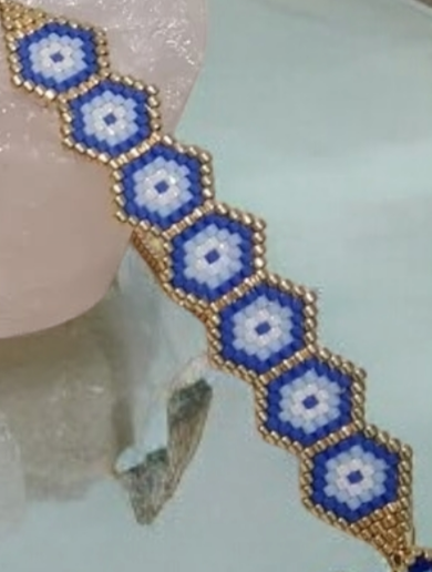 Altın Zincirli Altıgen Motifli Bileklikler - Galeri Resmi
